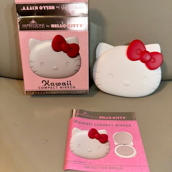 Impressions x Sanrio Hello Kitty Compact LED Mirror - Picture 1 of 8